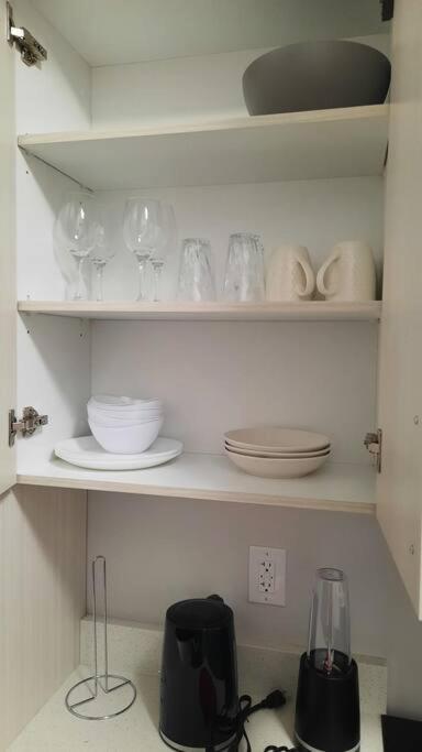 Carsonway Basement Suite เอดมันตัน ภายนอก รูปภาพ