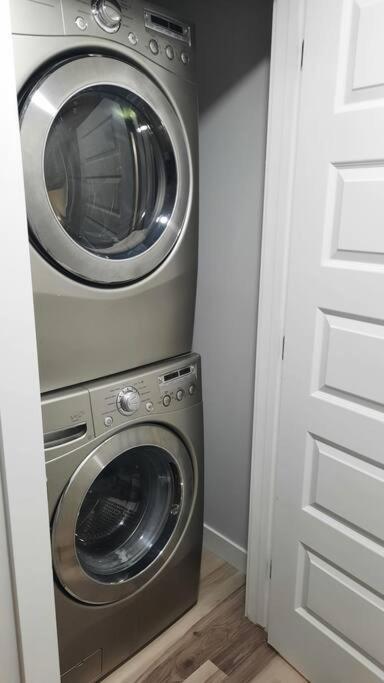 Carsonway Basement Suite เอดมันตัน ภายนอก รูปภาพ